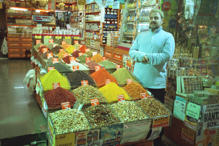 turkey511: Istanbul, Turkey: vendor at the Spice market - Egyptian bazaar - photo by S.Lund - (c) Travel-Images.com - Stock Photography agency - Image Bank