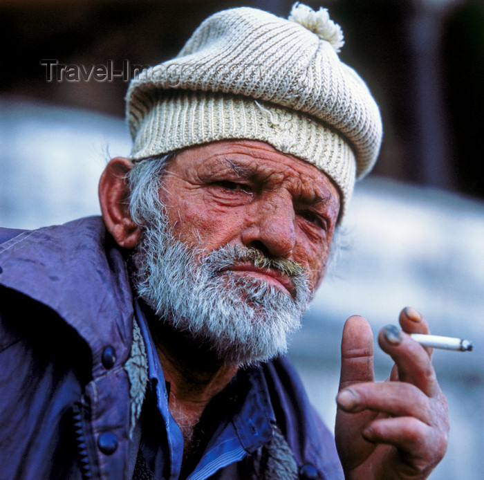 turkey512: Istanbul, Turkey: old bearded man smoking - street scene - photo by W.Allgöwer - (c) Travel-Images.com - Stock Photography agency - Image Bank