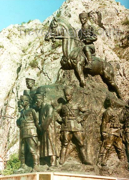 turkey52: Amasya - Amasya province - Black Sea Region, Turkey: Mustafa Kemal Atatürk and his troops - monument - photo by G.Frysinger - (c) Travel-Images.com - Stock Photography agency - Image Bank