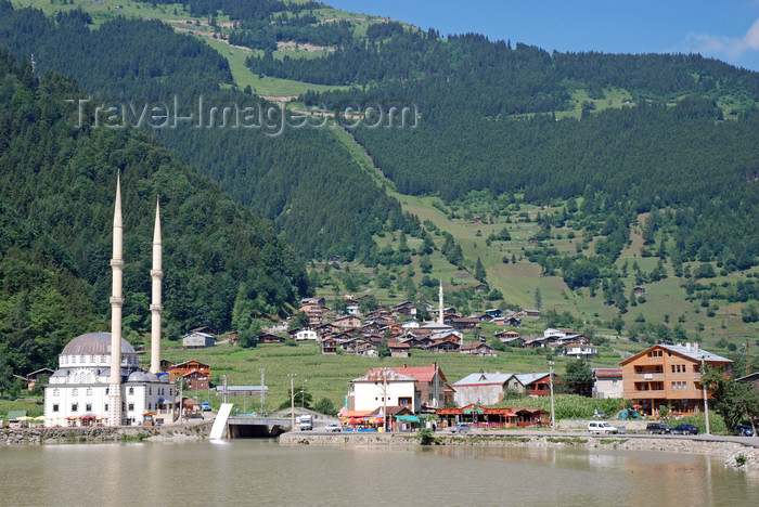 turkey521: Uzungöl, Trabzon province, Black Sea region, Turkey: the village and Uzungöl lake - Kaçkar Mountains - Northeastern Anatolia - Asia Minor - photo by W.Allgöwer - (c) Travel-Images.com - Stock Photography agency - Image Bank