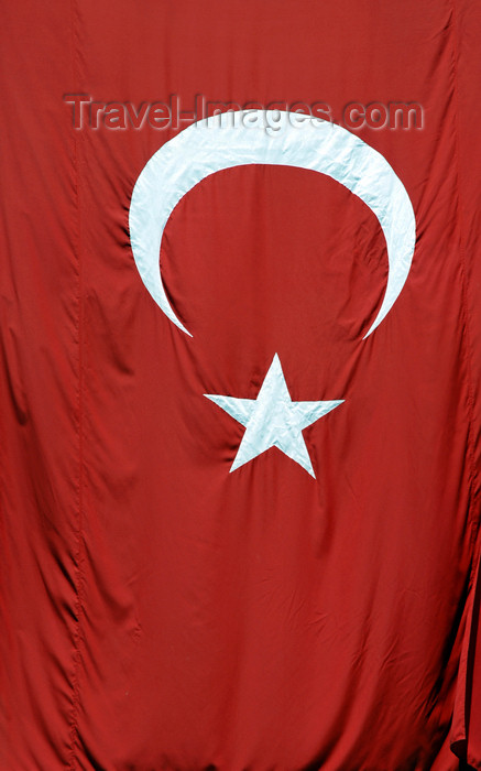 turkey523: Yusufeli / Perterek, Artvin Province, Black Sea region, Turkey: Turkish flag - Alsancak - Türk bayragi - photo by W.Allgöwer - (c) Travel-Images.com - Stock Photography agency - Image Bank