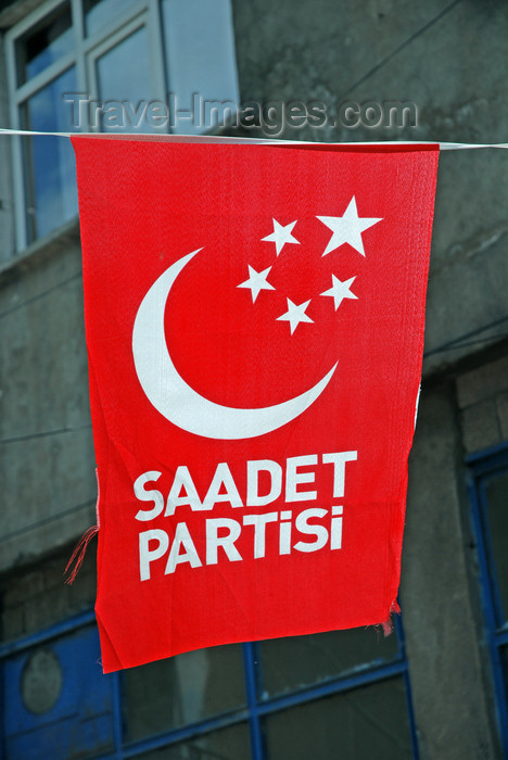 turkey525: Yusufeli, Artvin Province, Black Sea region, Turkey:  crescent and five stars - flag of the Felicity Party, an Islamist party - Saadet Partisi - political campaign - photo by W.Allgöwer - (c) Travel-Images.com - Stock Photography agency - Image Bank