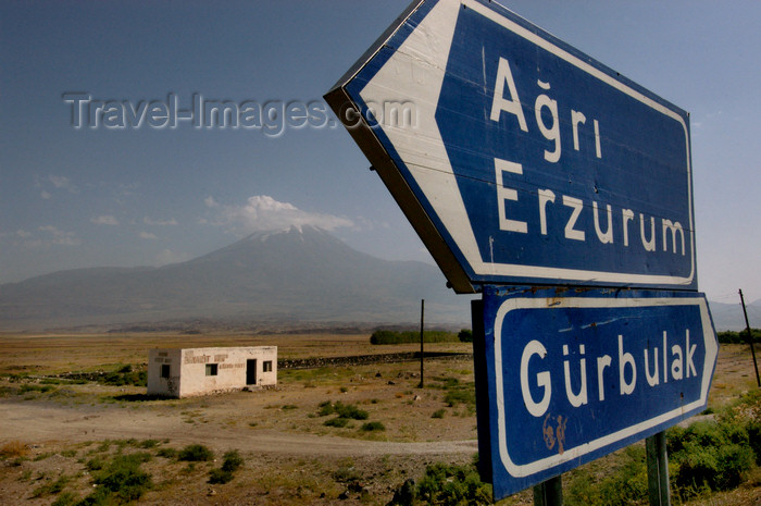 turkey539: Mount Ararat, Agri Province, East Anatolia, Turkey: road signs on the road to Erzurum - Agri, Erzurum, Gürbulak - photo by J.Wreford - (c) Travel-Images.com - Stock Photography agency - Image Bank