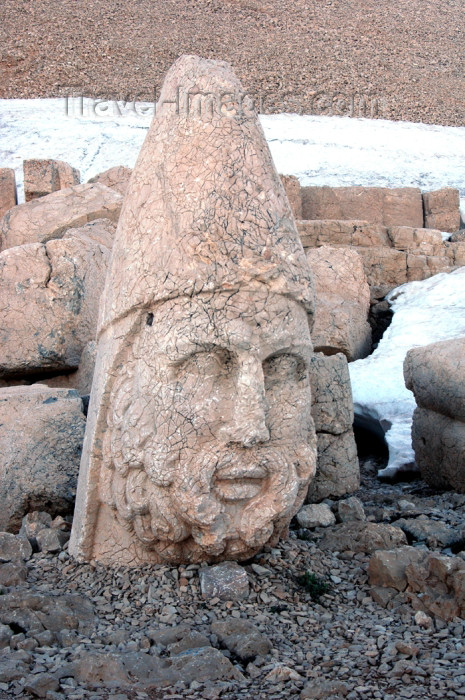 turkey54: Turkey - Mt. Nemrut / Nemrut Dagi / Mount Nimrod - Karadut village - Kurdistan (Adiyaman province): Colossal heads of Zeus toppled by the earthquakes - Unesco world heritage site - photo by C. le Mire - (c) Travel-Images.com - Stock Photography agency - Image Bank