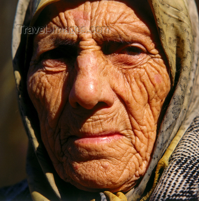 turkey544: Agri province, Eastern Anatolia, Turkey: face of an old Kurdish woman with the Islamic scarf - photo by W.Allgöwer - (c) Travel-Images.com - Stock Photography agency - Image Bank