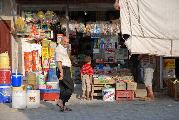 turkey555: Urfa / Edessa / Sanliurfa, Southeastern Anatolia, Turkey: grocery shop - photo by W.Allgöwer - (c) Travel-Images.com - Stock Photography agency - Image Bank