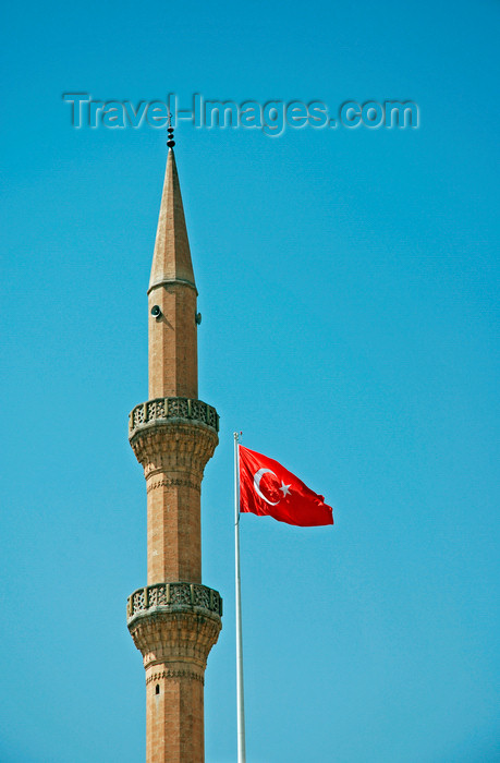 turkey563: Urfa / Edessa / Sanliurfa, Southeastern Anatolia, Turkey: minaret of the Great mosque and Turkish flag -Ulu Cami - photo by W.Allgöwer - (c) Travel-Images.com - Stock Photography agency - Image Bank