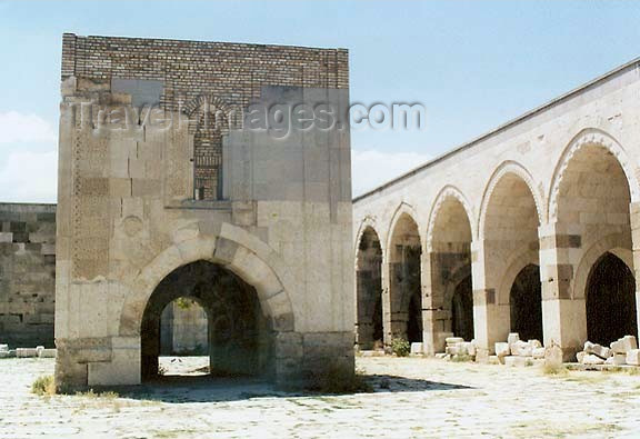 turkey57: Aksaray - Aksaray province, Central Anatolia, Turkey: a Seljuk Caravansaray - photo by G.Frysinger - (c) Travel-Images.com - Stock Photography agency - Image Bank