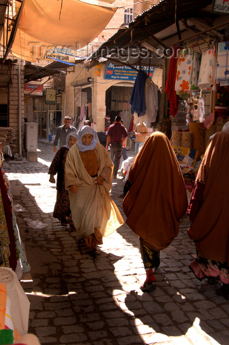 turkey570: Urfa / Edessa / Sanliurfa, Southeastern Anatolia, Turkey: streets of the old town - shops - photo by J.Wreford - (c) Travel-Images.com - Stock Photography agency - Image Bank