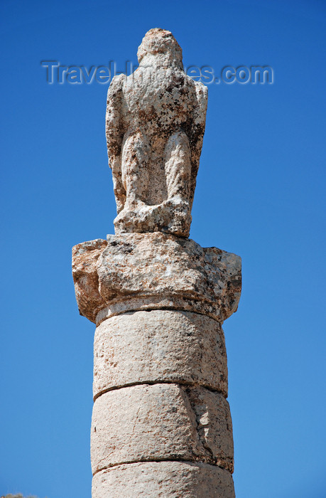 turkey584: Karakus Tepesi - Karakus Tumulus - Adiyaman province, Southeastern Anatolia, Turkey: Commagene royal tombs - eagle atop a Doric column - photo by W.Allgöwer - (c) Travel-Images.com - Stock Photography agency - Image Bank