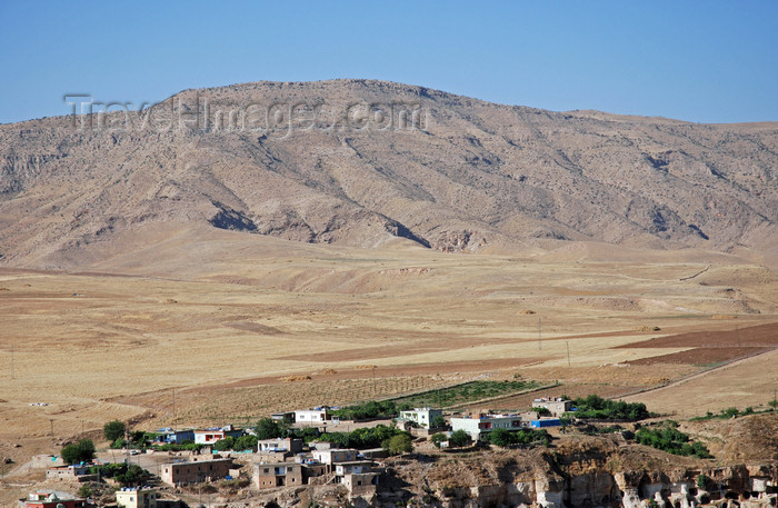 turkey605: Hasankeyf / Heskif, Batman Province, Southeastern Anatolia, Turkey: hills and the the Mesopotamian plain - photo by W.Allgöwer - (c) Travel-Images.com - Stock Photography agency - Image Bank