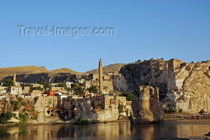 turkey606: Hasankeyf / Heskif, Batman Province, Southeastern Anatolia, Turkey: the town reflected on the river tigris - photo by W.Allgöwer - (c) Travel-Images.com - Stock Photography agency - Image Bank