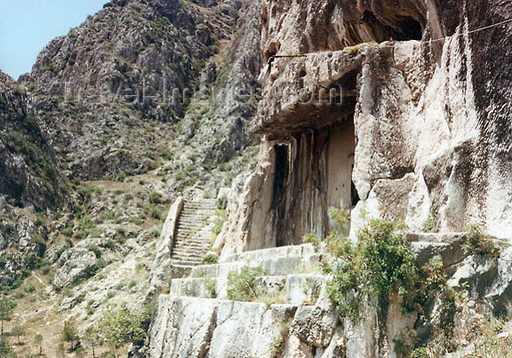 turkey61: Turkey - Amasya, Amasya province, Black Sea region: royal tombs carved into citadel hill - photo by G.Frysinger - (c) Travel-Images.com - Stock Photography agency - Image Bank