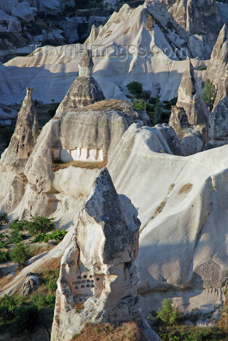 turkey619: Cappadocia - Göreme, Nevsehir province, Central Anatolia, Turkey: carved tufa cones - lunar landscape - photo by W.Allgöwer - (c) Travel-Images.com - Stock Photography agency - Image Bank