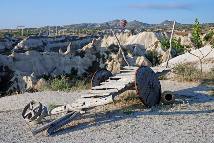 turkey629: Cappadocia - Göreme, Nevsehir province, Central Anatolia, Turkey: old cart and tufa landscape - photo by W.Allgöwer - (c) Travel-Images.com - Stock Photography agency - Image Bank