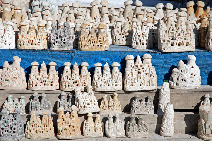 turkey638: Cappadocia - Göreme, Nevsehir province, Central Anatolia, Turkey: souvenirs - troglodyte homes sculpted in tufa stone - photo by W.Allgöwer - (c) Travel-Images.com - Stock Photography agency - Image Bank