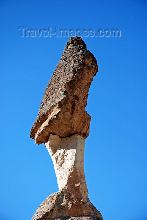 turkey644: Cappadocia - Göreme, Nevsehir province, Central Anatolia, Turkey: rock in precarious balance - Valley of the Monks - Pasabagi Valley - photo by W.Allgöwer - (c) Travel-Images.com - Stock Photography agency - Image Bank