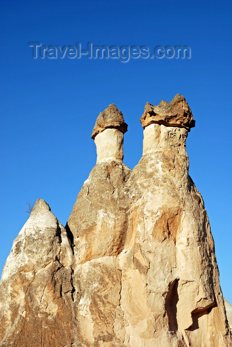 turkey655: Cappadocia - Göreme, Nevsehir province, Central Anatolia, Turkey: rock formation - basalt boulders over tuff cones - fairy chimneys - Valley of the Monks - Pasabagi Valley- photo by W.Allgöwer - (c) Travel-Images.com - Stock Photography agency - Image Bank
