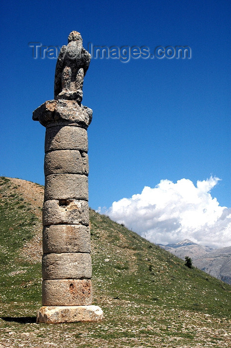 turkey70: Turkey - Karakus Tepesi - Karakus Tumulus - tomb of the kings of Commagene - pillar with eagle - 1st century BC - ancient Armenian kingdom of the Hellenistic Age - photo by C. le Mire - (c) Travel-Images.com - Stock Photography agency - Image Bank