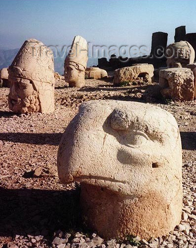 turkey77: Turkey - Mt Nemrut (Adiyaman province): limestone Eagle head representing Zeus at 2.206m - photo by G.Frysinger - (c) Travel-Images.com - Stock Photography agency - Image Bank