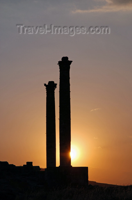 turkey79: Urfa / Edessa / Sanliurfa, Southeastern Anatolia, Turkey: Roman columns at the site of Urfa Castle - sunset - photo by W.Allgöwer - (c) Travel-Images.com - Stock Photography agency - Image Bank