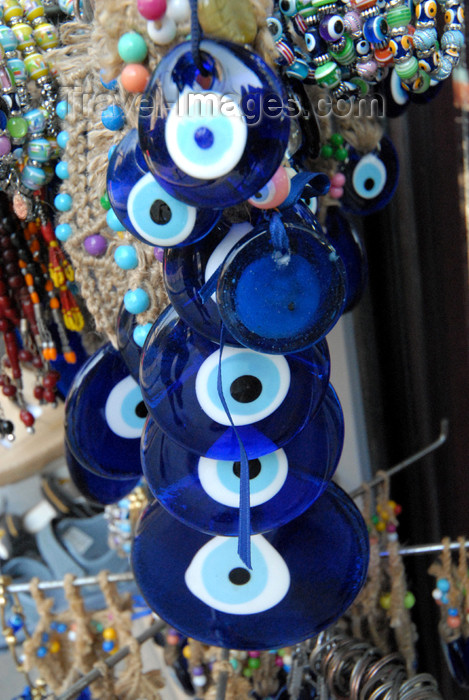 turkey83: Istanbul, Turkey: evil eye amulet - nazar boncugu - Blue Eye - evil eye stone - Auge der Fatima - photo by M.Torres - (c) Travel-Images.com - Stock Photography agency - Image Bank