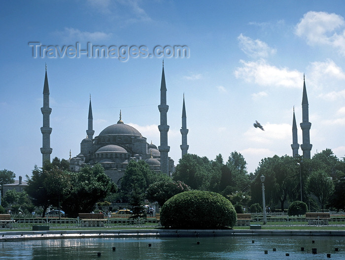 turkey88: Istanbul, Turkey: the Blue Mosque - Sultan Ahmet Camii - Sultan Ahmet Square  - Eminönü District - photo by V.Sidoropolev - (c) Travel-Images.com - Stock Photography agency - Image Bank