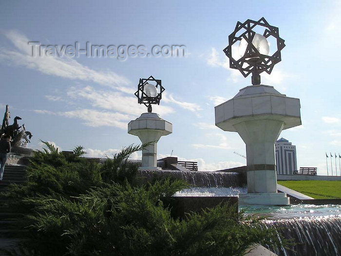 turkmenistan104: Ashgabat - Turkmenistan - fountain and lamps - photo by G.Karamyanc / Travel-Images.com - (c) Travel-Images.com - Stock Photography agency - Image Bank