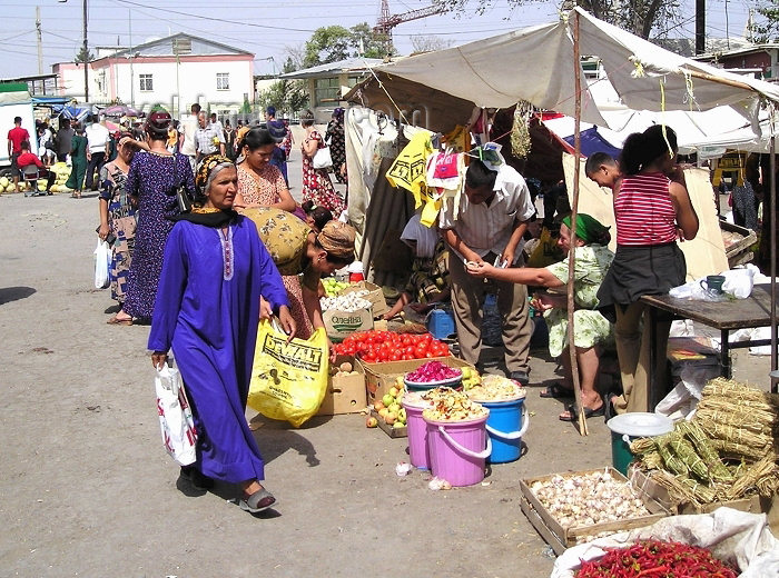 turkmenistan17: Turkmenistan - Ashghabat / Ashgabat / Ashkhabad / Ahal / ASB: bustling scene at the Sunday market (photo by Karamyanc) - (c) Travel-Images.com - Stock Photography agency - Image Bank