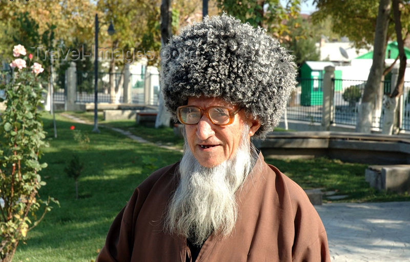 turkmenistan26: Turkmenistan - Ashghabat: old man with traditional hat (photo by G.Karamyancr) - (c) Travel-Images.com - Stock Photography agency - Image Bank