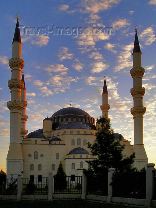 turkmenistan3: Turkmenistan - Ashghabat / Ashgabat / Ashkhabad / Ahal / ASB: Süleyman Demirel / Sulieman Demeril - Ertogrul Gazy Mosque - huge Turkish style mosque - islamic architecture - modeled after the Blue Mosque in Istanbul - Azadi Mosque - religion - Islam - pho - (c) Travel-Images.com - Stock Photography agency - Image Bank