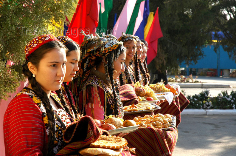 turkmenistan35: Turkmenistan - Ashghabat: women at an welcome ceremony - folklore festival - photo by G.Karamyanc - (c) Travel-Images.com - Stock Photography agency - Image Bank