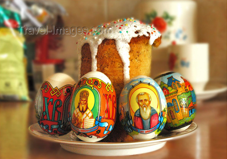 turkmenistan51: Turkmenistan - Ashghabat: Orthodox Easter - cake and eggs (photo by Karamyanc) - (c) Travel-Images.com - Stock Photography agency - Image Bank