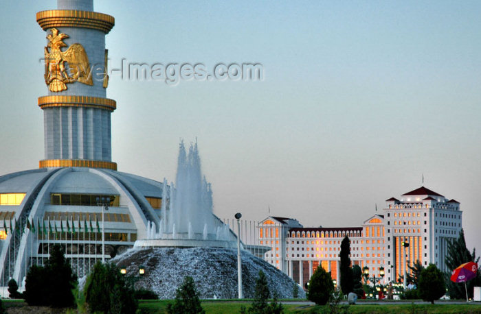 turkmenistan54: Turkmenistan - Ashghabat: fountain and Independence Monument - Independence square - photo by G.Karamyanc - (c) Travel-Images.com - Stock Photography agency - Image Bank
