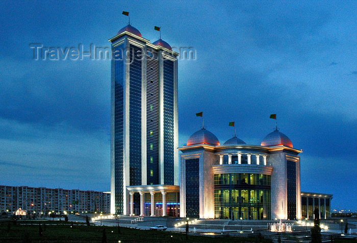 turkmenistan70: Turkmenistan - Ashgabat: shopping center - nocturnal - photo by G.Karamyanc - (c) Travel-Images.com - Stock Photography agency - Image Bank