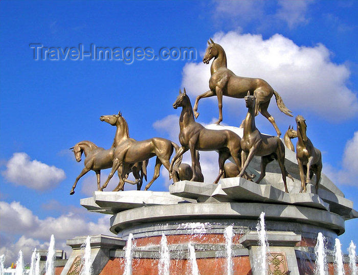 turkmenistan83: Ashgabat - Turkmenistan - monument to the Turkmen national breed of horses, the Akhal-Teke / Ahalteke - photo by G.Karamyanc / Travel-Images.com - (c) Travel-Images.com - Stock Photography agency - Image Bank