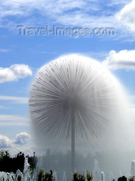 turkmenistan95: Ashgabat - Turkmenistan - spherical fountain - photo by G.Karamyanc / Travel-Images.com - (c) Travel-Images.com - Stock Photography agency - Image Bank