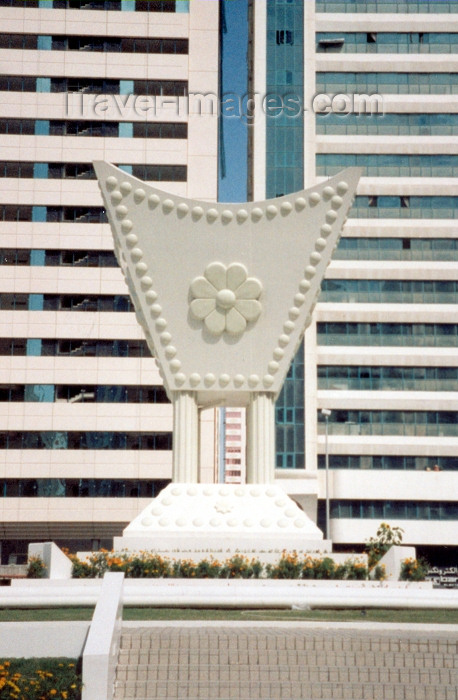 uaead10: UAE - Abu Dhabi / Abu Dabi: urban furniture - sculpture - public art - Ittihad square - photo by M.Torres - (c) Travel-Images.com - Stock Photography agency - Image Bank