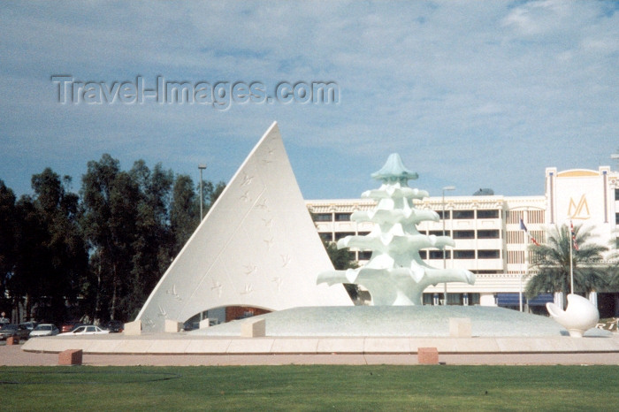 uaead12: UAE - Abu Dhabi / Abu Dabi: sail - public art - photo by M.Torres - (c) Travel-Images.com - Stock Photography agency - Image Bank