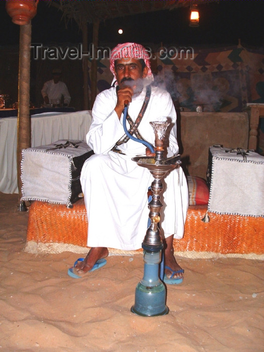 uaedb12: UAE - Dubai: smoking water-pipe at a Bedouin encampment / hookah / narghile / shisha / hubble-bubble - photo by Llonaid - (c) Travel-Images.com - Stock Photography agency - Image Bank