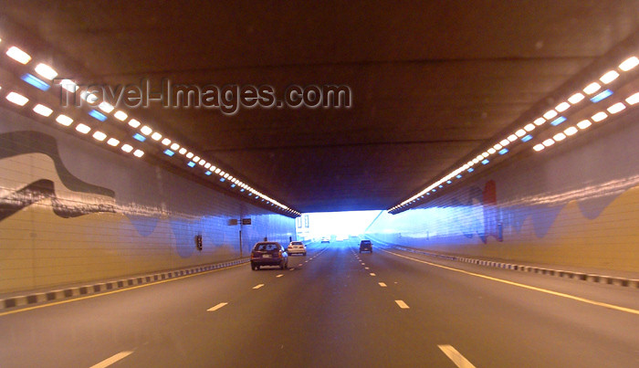 uaedb18: UAE - Dubai: underpass - photo by Llonaid - (c) Travel-Images.com - Stock Photography agency - Image Bank