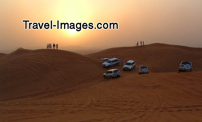 uaedb19: UAE - Dubai: dune bashing safari - sunset - jeeps - 4wds - dunes - photo by Llonaid - (c) Travel-Images.com - Stock Photography agency - Image Bank