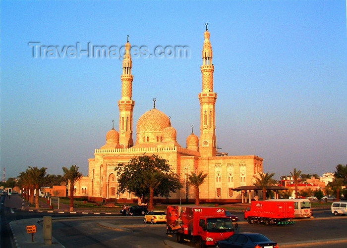 uaedb23: UAE - Jumeirah: mosque - late afternoon light - photo by Llonaid - (c) Travel-Images.com - Stock Photography agency - Image Bank
