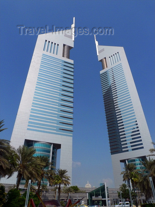 uaedb38: Dubai, UAE: Emirates towers - designed by Hazel W.S. Wong, Norr Group - Sheikh Zayed Road - photo by J.Kaman - (c) Travel-Images.com - Stock Photography agency - Image Bank