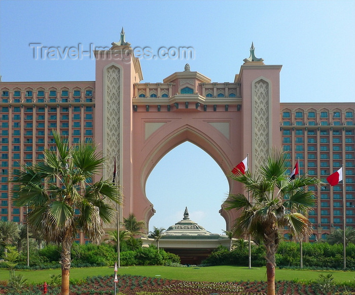 uaedb39: Jumeirah, Dubai, UAE: Hotel Atlantis, the Palm, resort on the an manmade island of Palm Jumeirah - WATG architects - photo by J.Kaman - (c) Travel-Images.com - Stock Photography agency - Image Bank