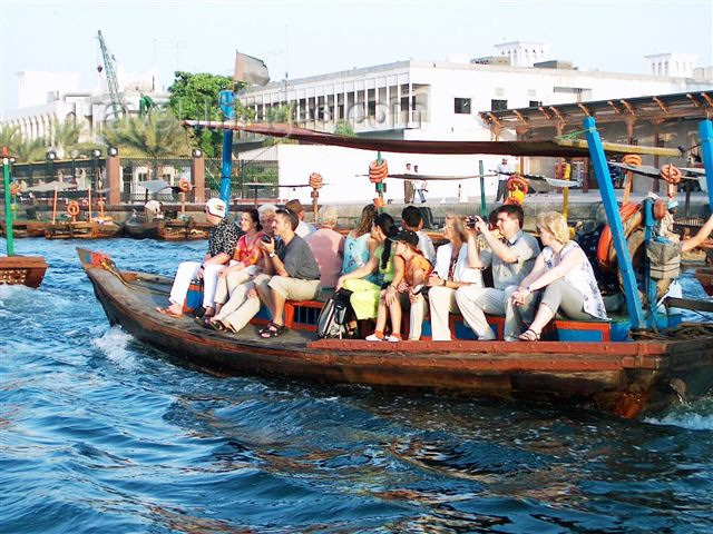 uaedb7: UAE - Dubai: water taxi on the creek - photo by F.Hoskin - (c) Travel-Images.com - Stock Photography agency - Image Bank