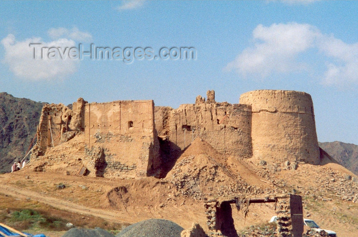 uaefj1: UAE - Al Fujairah: Al Heil castle under the Hajar Mountains - photo by M.Torres - (c) Travel-Images.com - Stock Photography agency - Image Bank