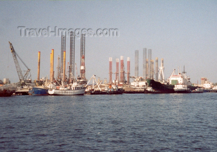 uaesj7: UAE - Sharjah: the oli industry dominates the port - photo by M.Torres - (c) Travel-Images.com - Stock Photography agency - Image Bank