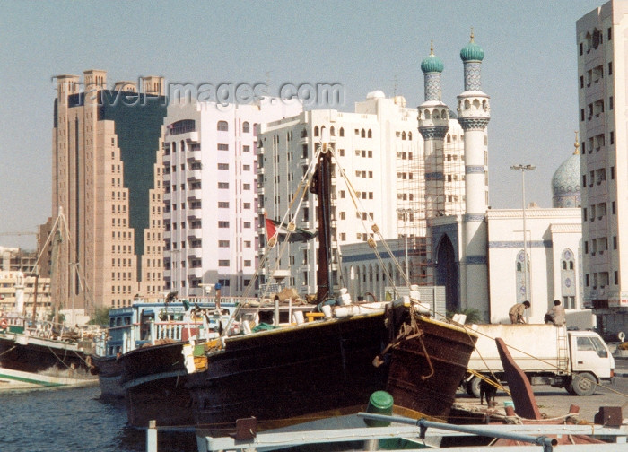 uaesj8: UAE - Sharjah: waterfront - dhow and mosque - Corniche Rd - photo by M.Torres - (c) Travel-Images.com - Stock Photography agency - Image Bank