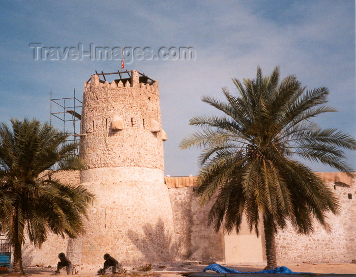 uaeuq1: UAE - Umm Al-Quaim / UAQ / Umm Al Quwain / Umm al Qaiwain / QIW :  Fortress - Al Hason road - entrance to the old town - photo by M.Torres - (c) Travel-Images.com - Stock Photography agency - Image Bank